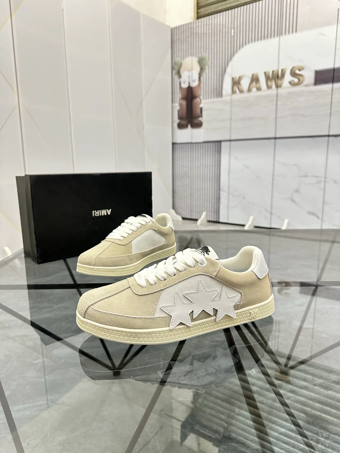 Men's shoes: 💰P420¥ Product trademark: AMIRI* "Amir*" low-top casual shoes Regular size: 38-45 (can be customized to 46) Product material: imported nubuck leather upper, breathable lining, original outsole. Number: 001